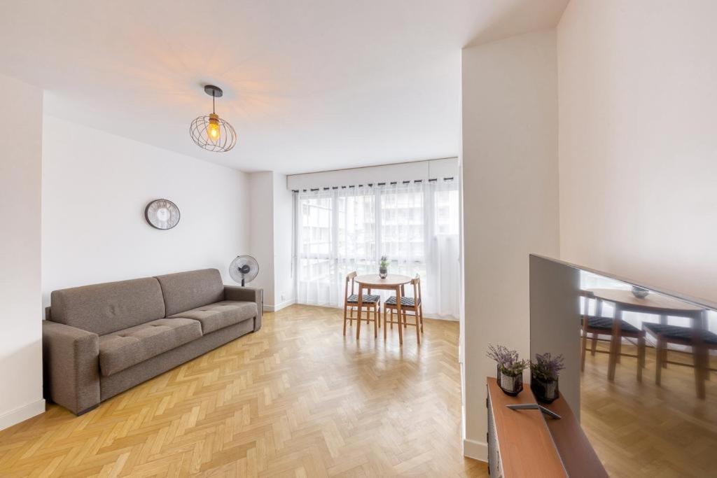 L'Appartement D'Art Et De Lumiere Clichy Esterno foto