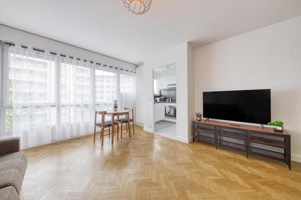 L'Appartement D'Art Et De Lumiere Clichy Esterno foto