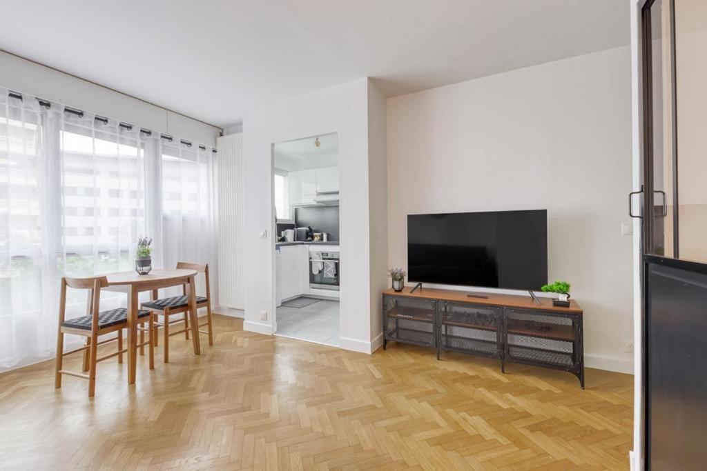 L'Appartement D'Art Et De Lumiere Clichy Esterno foto