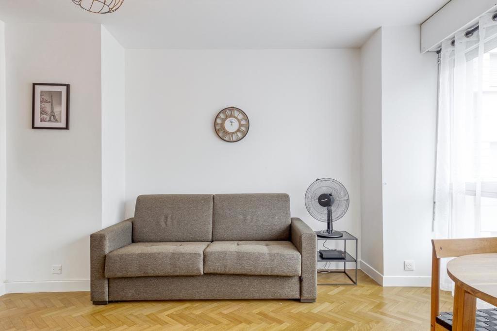 L'Appartement D'Art Et De Lumiere Clichy Esterno foto
