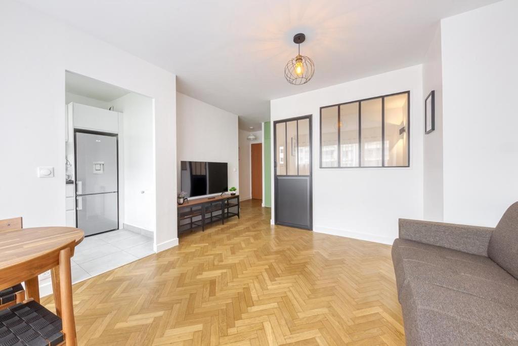 L'Appartement D'Art Et De Lumiere Clichy Esterno foto
